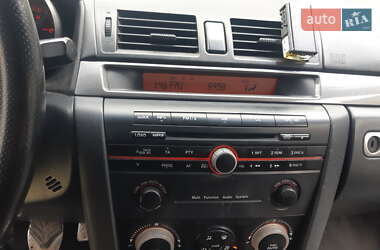 Седан Mazda 3 2004 в 
