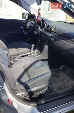 Седан Mazda 3 2004 в 
