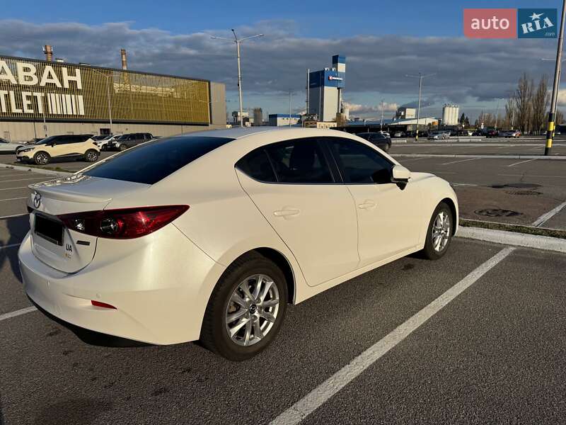 Седан Mazda 3 2017 в Киеве