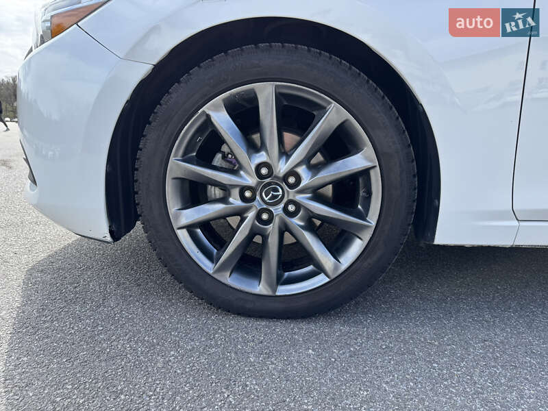 Седан Mazda 3 2018 в Днепре