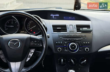 Хэтчбек Mazda 3 2012 в 