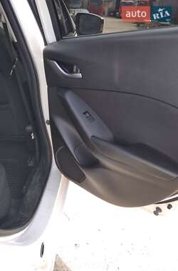 Хэтчбек Mazda 3 2014 в 