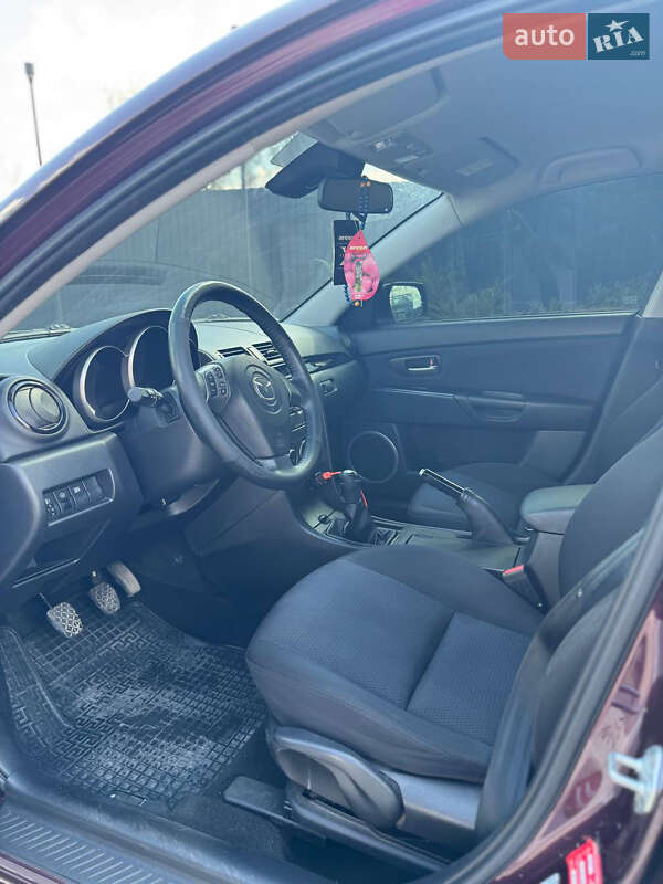 Хетчбек Mazda 3 2006 в Волочиську