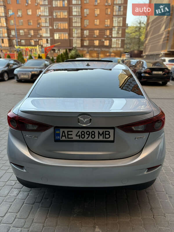 Седан Mazda 3 2016 в Дніпрі