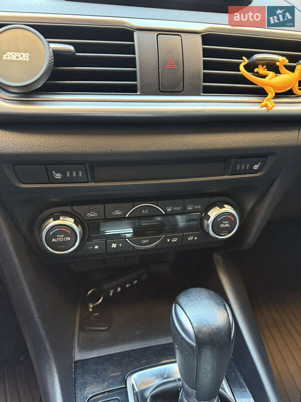 Седан Mazda 3 2016 в Дніпрі