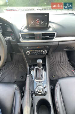 Хэтчбек Mazda 3 2016 в 