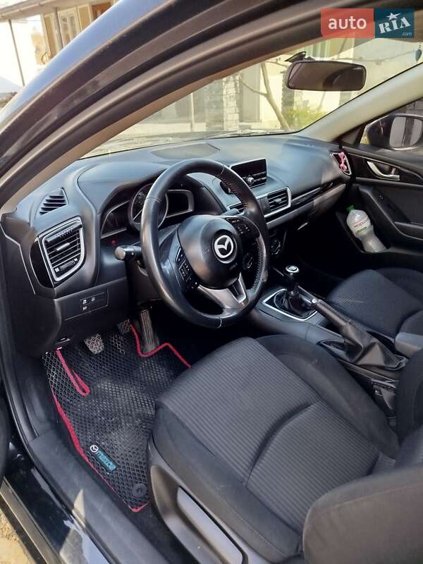 Седан Mazda 3 2014 в Косове