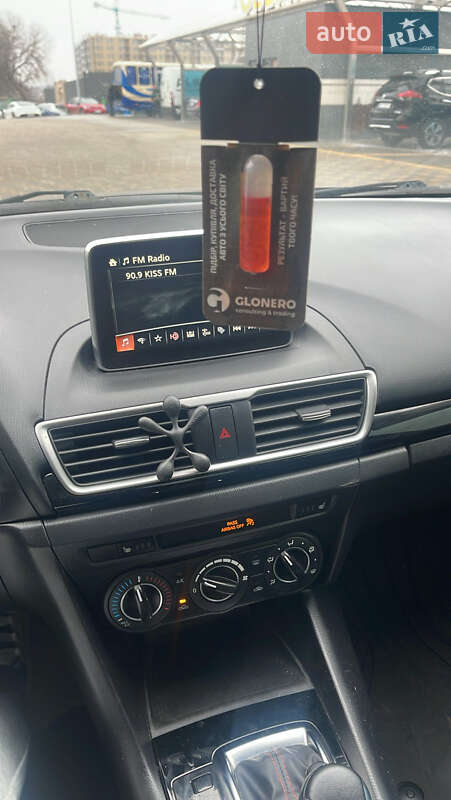 Седан Mazda 3 2016 в 
