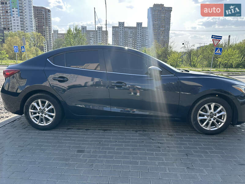 Седан Mazda 3 2015 в Киеве