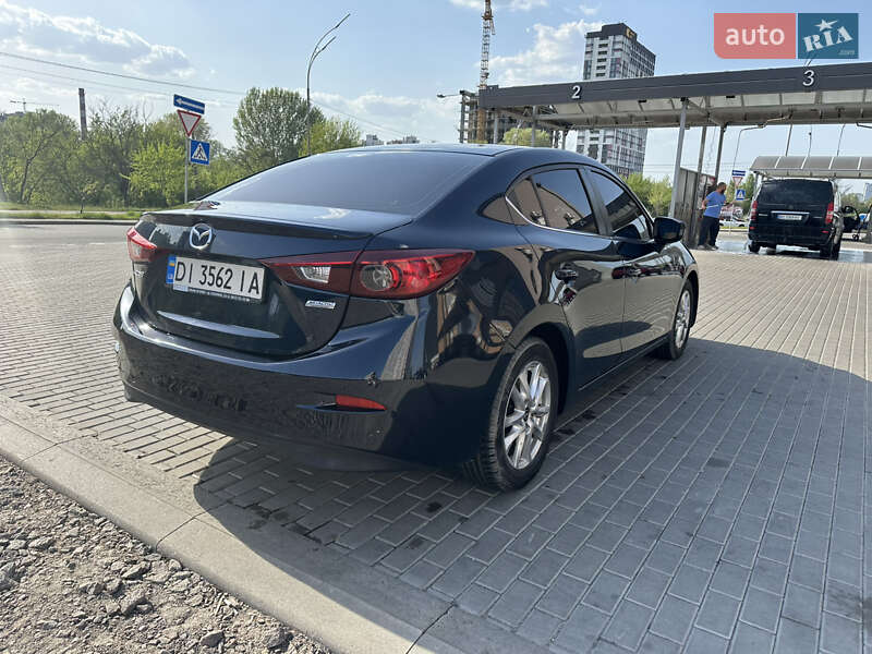 Седан Mazda 3 2015 в Киеве