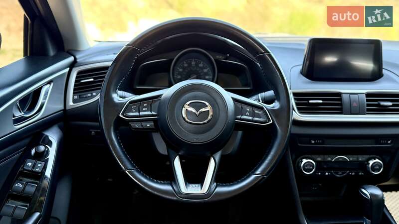 Седан Mazda 3 2017 в Тернополе