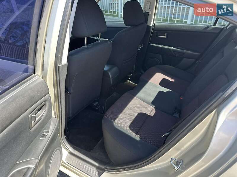 Седан Mazda 3 2006 в Прилуках