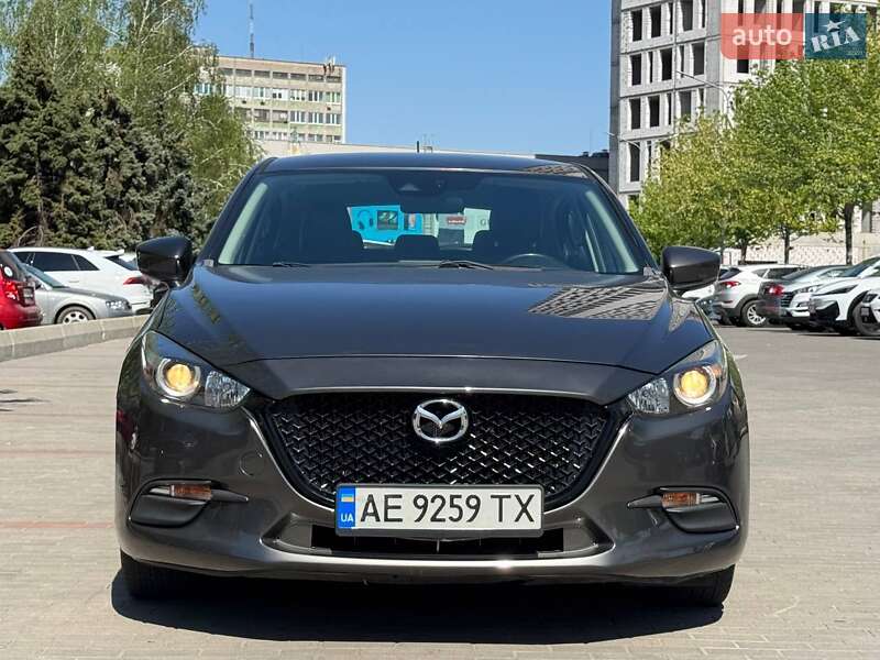 Седан Mazda 3 2017 в Дніпрі