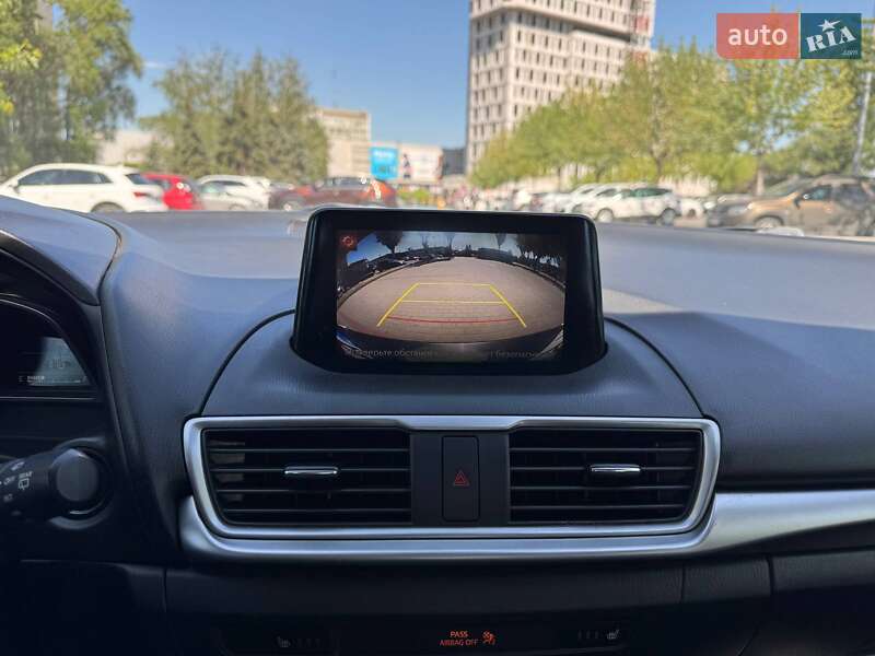 Седан Mazda 3 2017 в Дніпрі