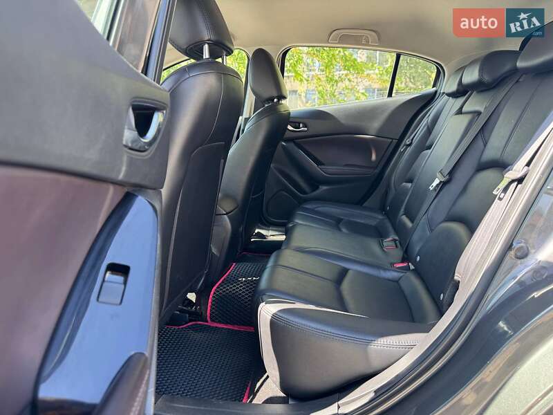 Седан Mazda 3 2017 в Дніпрі