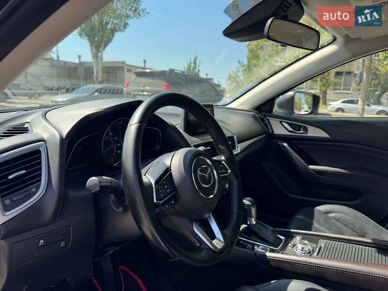 Седан Mazda 3 2017 в Дніпрі