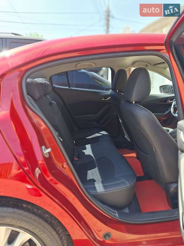 Седан Mazda 3 2016 в Киеве