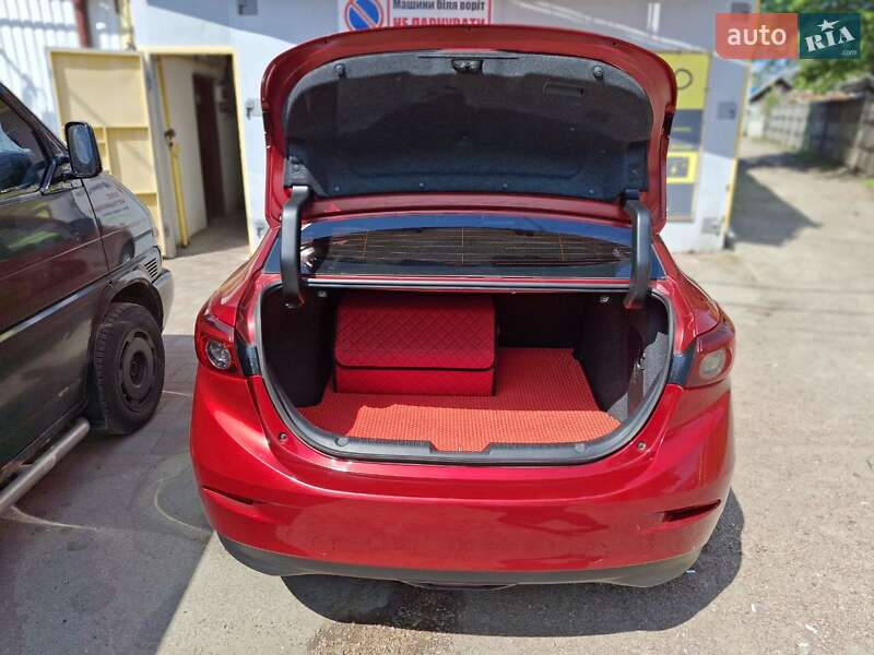 Седан Mazda 3 2016 в Киеве