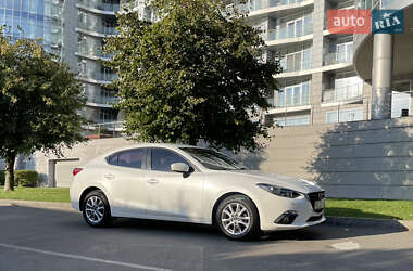 Седан Mazda 3 2015 в Киеве