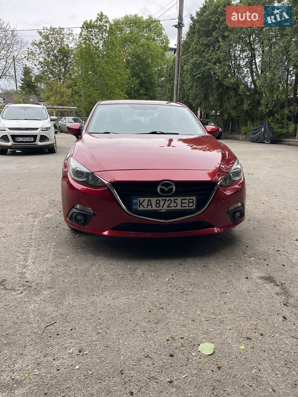 Седан Mazda 3 2015 в Львове