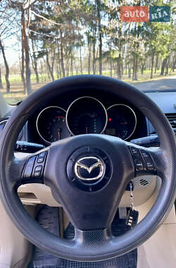 Седан Mazda 3 2004 в 