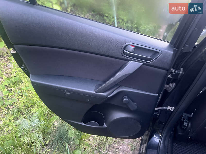 Седан Mazda 3 2010 в Дніпрі