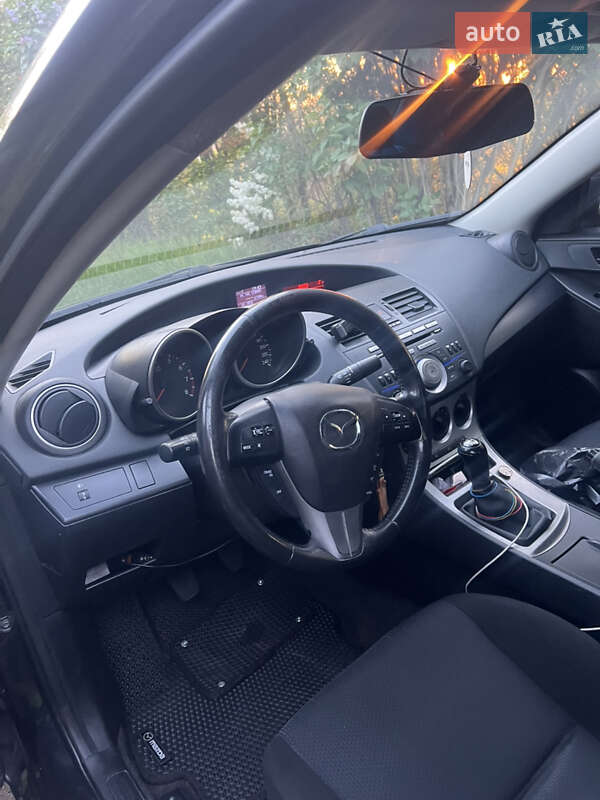 Седан Mazda 3 2010 в Дніпрі