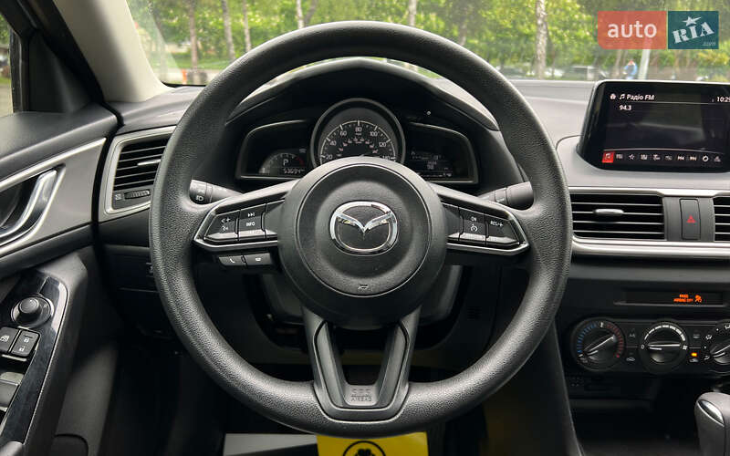 Седан Mazda 3 2016 в Львове