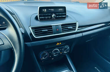 Седан Mazda 3 2013 в 
