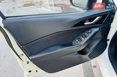 Седан Mazda 3 2013 в 