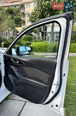Седан Mazda 3 2014 в 