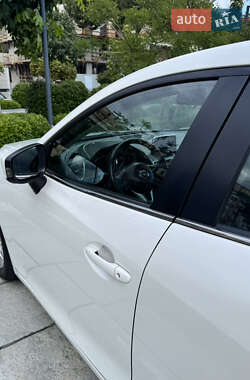 Седан Mazda 3 2014 в 