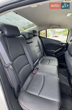 Седан Mazda 3 2014 в 