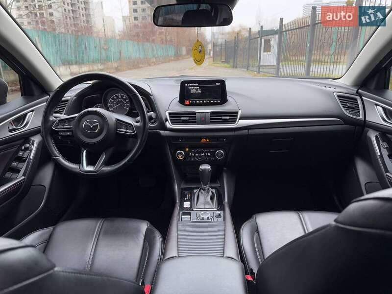 Седан Mazda 3 2017 в Киеве