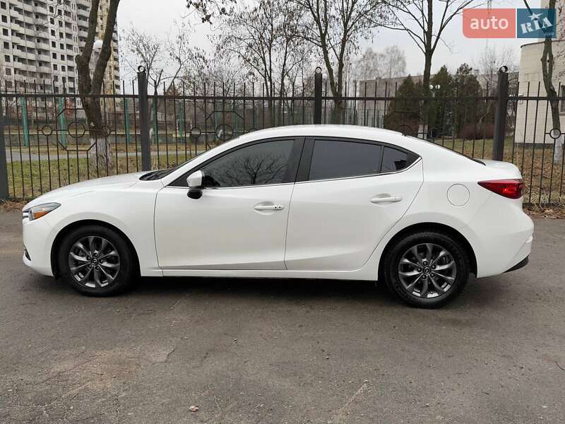 Седан Mazda 3 2017 в Киеве