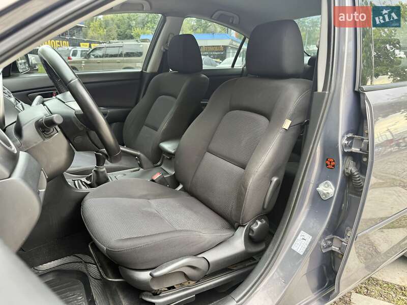 Седан Mazda 3 2006 в Харькове