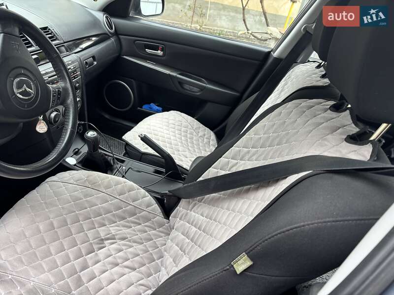 Хэтчбек Mazda 3 2006 в Гнивани