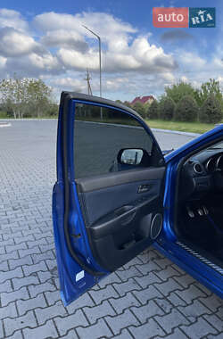 Седан Mazda 3 2004 в 
