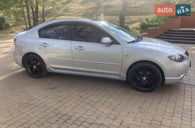 Седан Mazda 3 2004 в 
