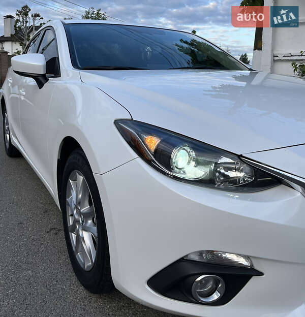 Седан Mazda 3 2015 в Василькові