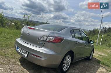 Седан Mazda 3 2011 в 