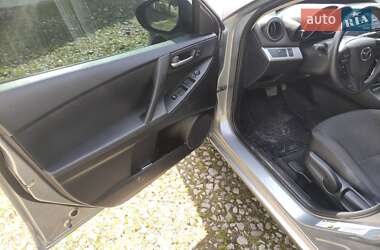 Седан Mazda 3 2012 в Городенке