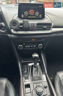 Седан Mazda 3 2017 в 