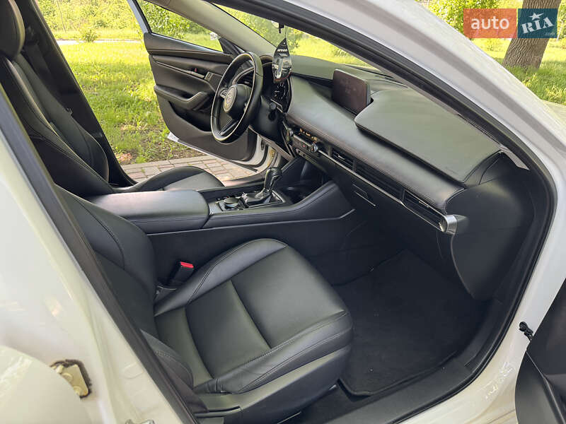 Седан Mazda 3 2019 в Кропивницькому