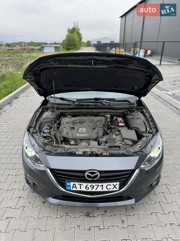 Седан Mazda 3 2016 в Івано-Франківську