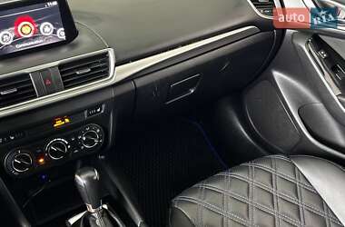Седан Mazda 3 2018 в 