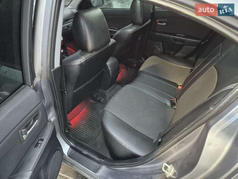 Седан Mazda 3 2004 в Дніпрі