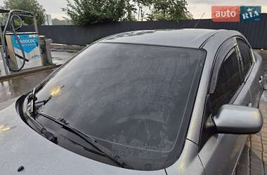 Седан Mazda 3 2004 в 