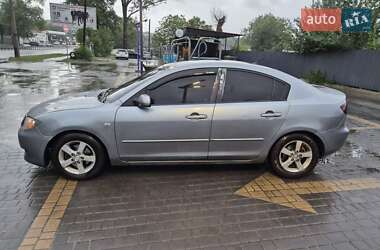 Седан Mazda 3 2004 в 