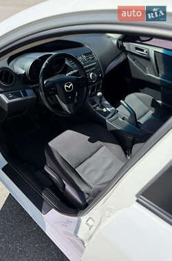 Хэтчбек Mazda 3 2010 в 